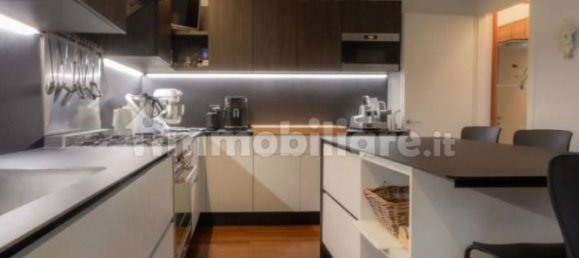 Квартира с 2 спальнями в Узмате Велате, Италия № 352050 36