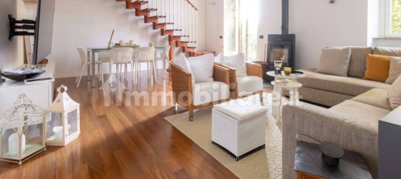 Квартира с 2 спальнями в Узмате Велате, Италия № 352050 24