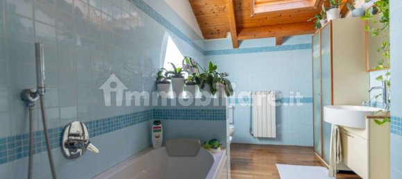 Квартира с 2 спальнями в Узмате Велате, Италия № 352050 4