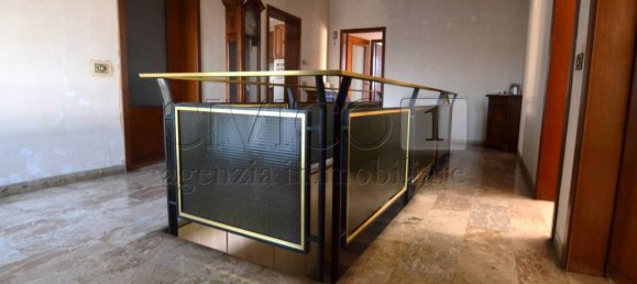 4 bedrooms Villa in Villafranca Padovana, Italy No. 321734 9