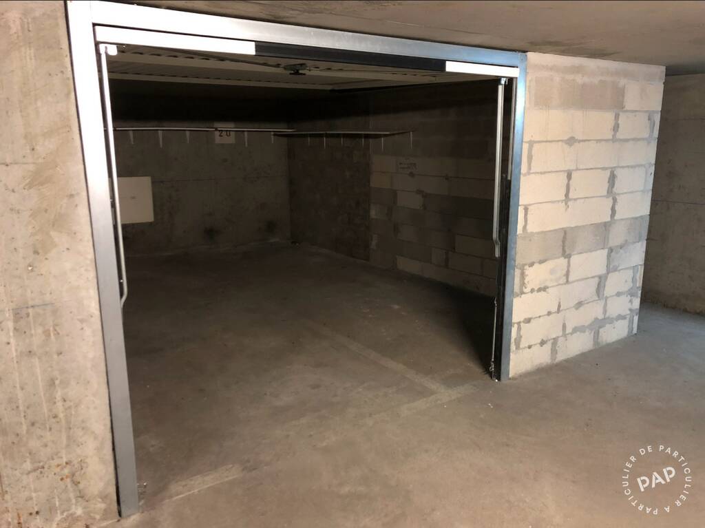  Garage in Paris, France No. 358264