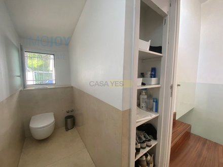 4 غرف نوم منزل في Amadora, Portugal رقم 102695