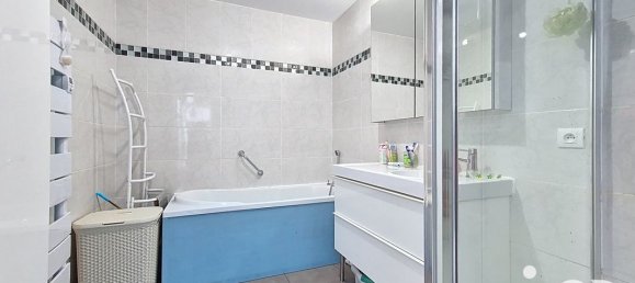 4 bedrooms House in Orchies, France No. 53714 8