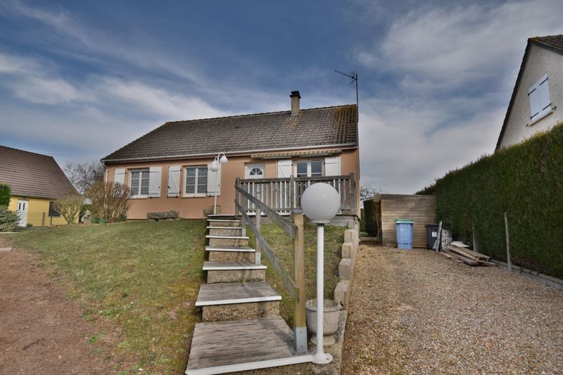 3 bedrooms House in Jouy, France No. 198373