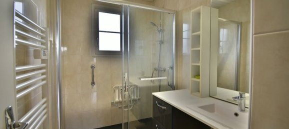 3 bedrooms House in Jouy, France No. 198373 8