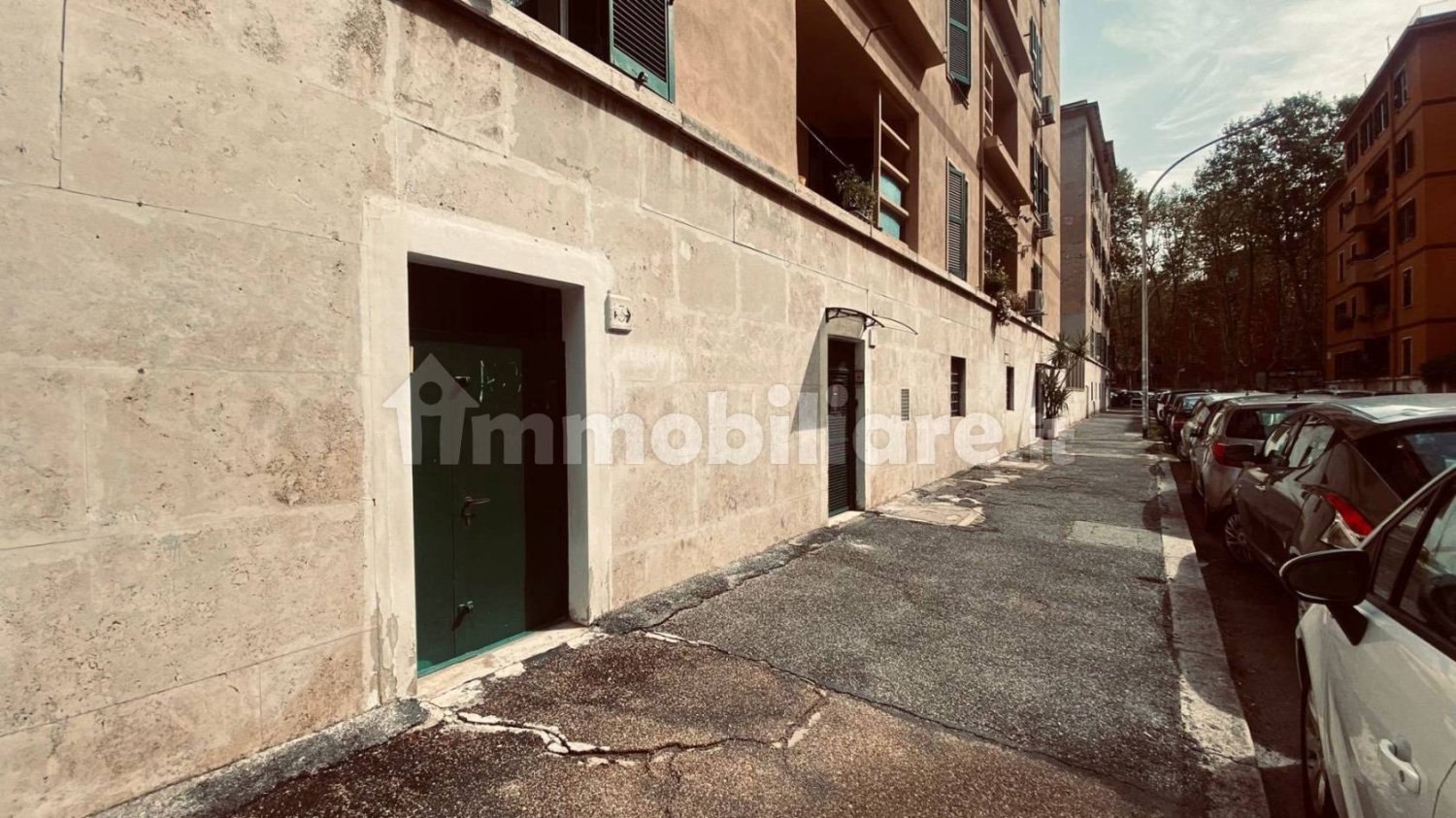 Коммерческая недвижимость с 2 комнатами в Рим, Италия № 395806