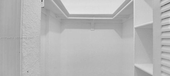 1 chambre propriété commerciale à vendre à Miami, Miami-Dade, Florida, USA № 614651 8