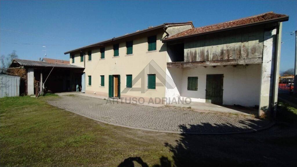Villa de 6 habitaciónes en Loria, Italy No. 36019