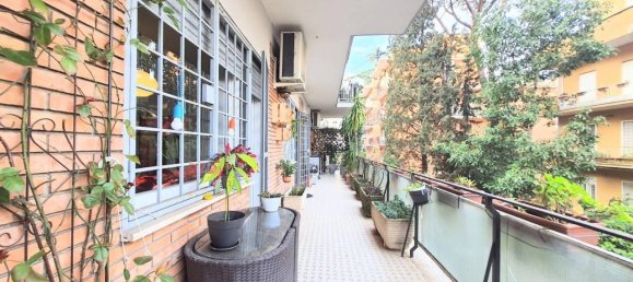 5 rooms Apartment in Rome, Italy No. 30600 4