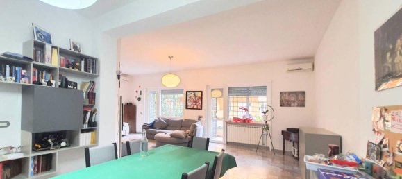 5 rooms Apartment in Rome, Italy No. 30600 2