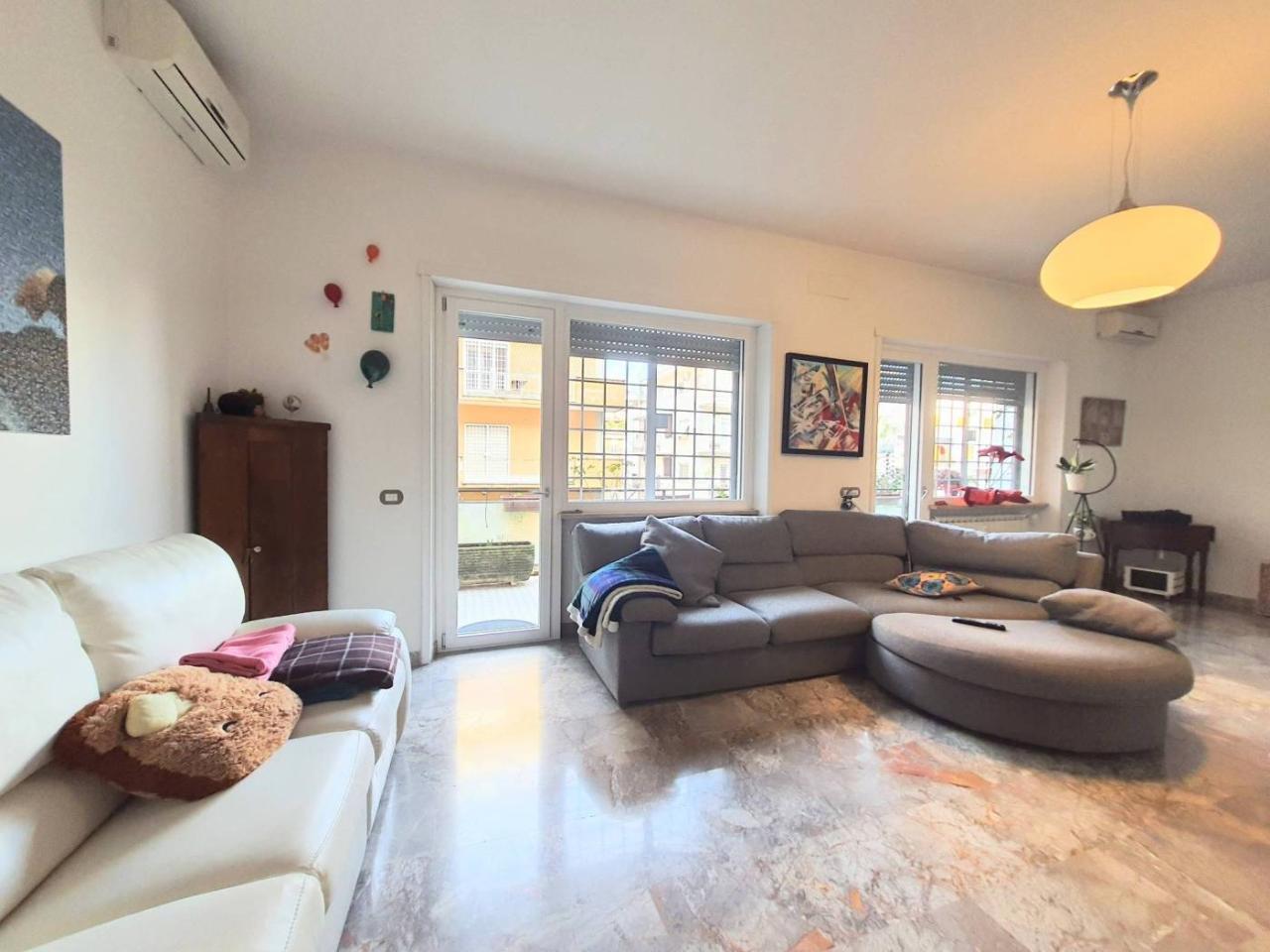 5 rooms Apartment in Rome, Italy No. 30600