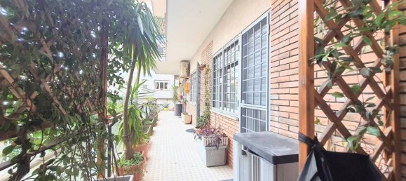 5 rooms Apartment in Rome, Italy No. 30600 3