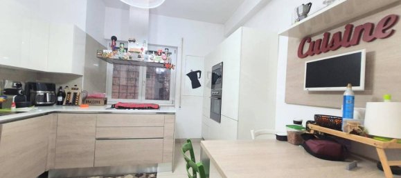5 rooms Apartment in Rome, Italy No. 30600 5