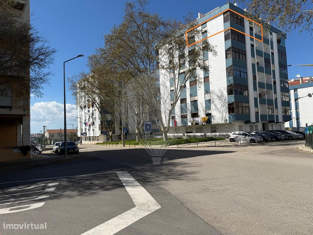 3 bedrooms Apartment in Seixal, Portugal No. 15157