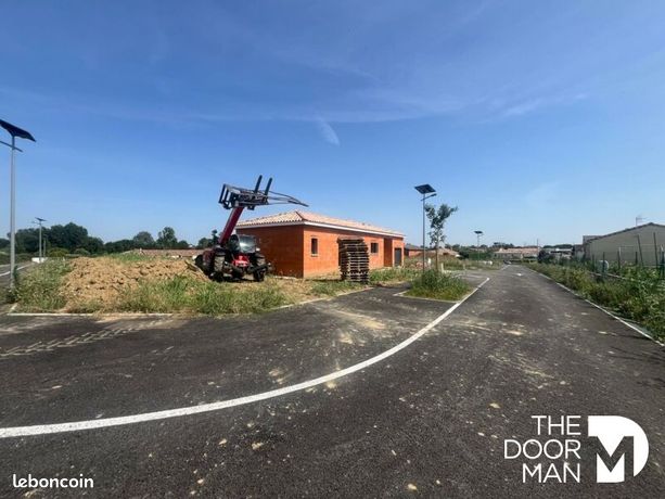 769m² Land in Verdun-sur-Garonne, France No. 303334