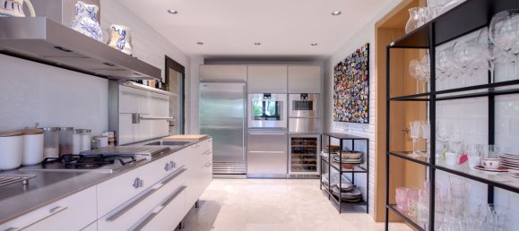 5 bedrooms Villa in Nueva Andalucia, Spain No. 4780 26