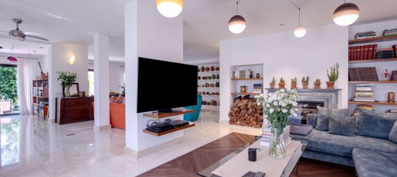 5 bedrooms Villa in Nueva Andalucia, Spain No. 4780 10