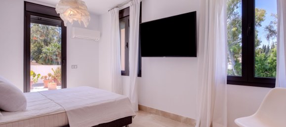 5 bedrooms Villa in Nueva Andalucia, Spain No. 4780 18