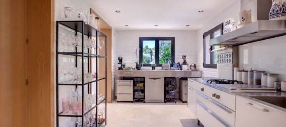 5 bedrooms Villa in Nueva Andalucia, Spain No. 4780 29