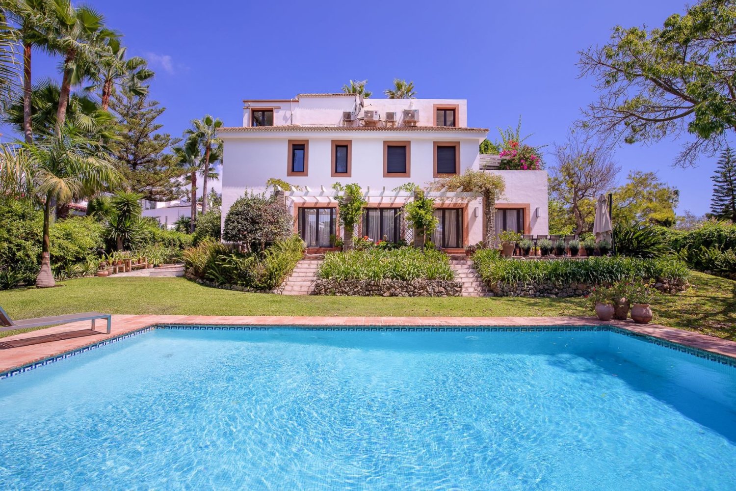5 bedrooms Villa in Nueva Andalucia, Spain No. 4780