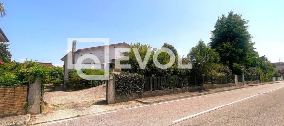 10غرفة فيلا في Udine, Italy رقم 292340 45