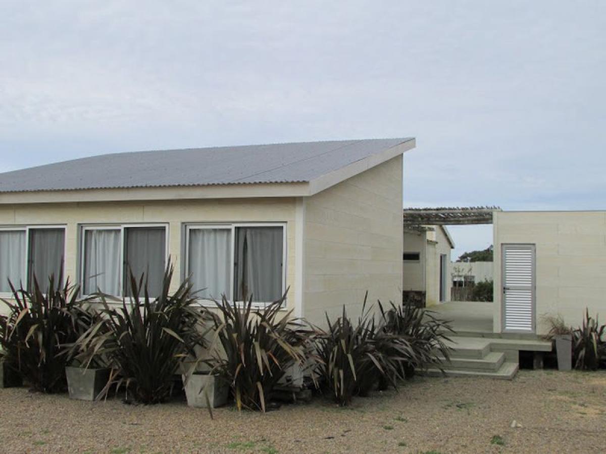Casa de 4 dormitorios en Maldonado, Uruguay No. 10204