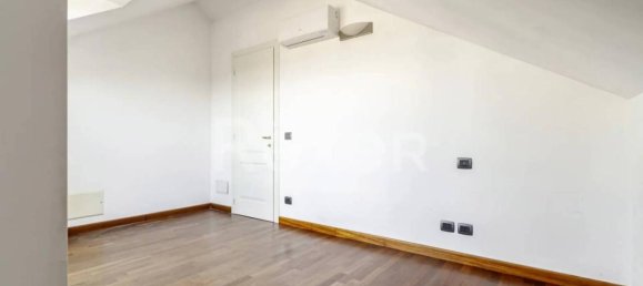 3-salle Appartement à Chieri, Italy No. 43503 15