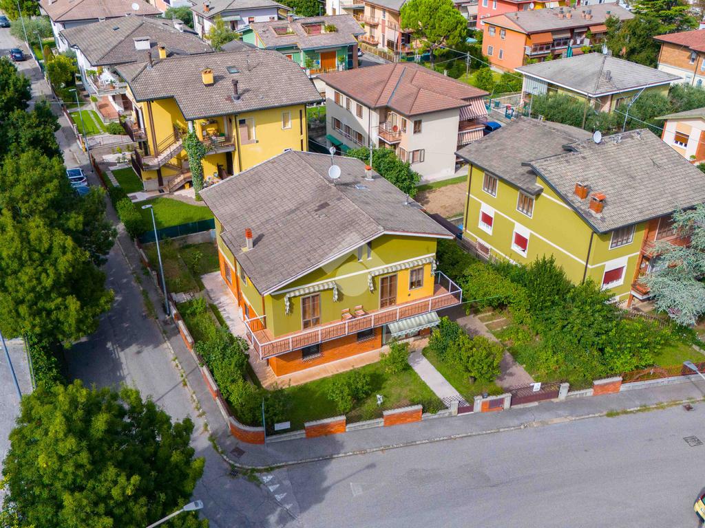 5 bedrooms Villa in Verona, Italy No. 361662