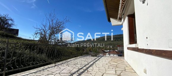 5 bedrooms House in Martignat, France No. 263087 3