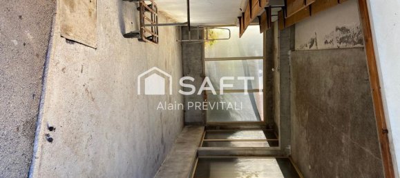 5 bedrooms House in Martignat, France No. 263087 11