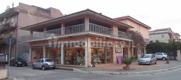 Propiedad comercial de 2 habitaciónes en Fondi, Italy No. 32629 3