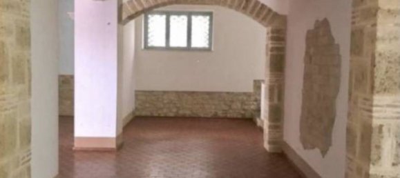 Propiedad comercial de 2 habitaciónes en Fondi, Italy No. 32629 8