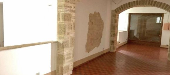 Propiedad comercial de 2 habitaciónes en Fondi, Italy No. 32629 10