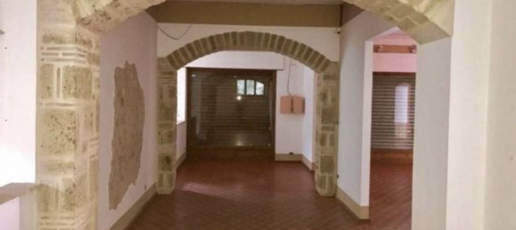 Propiedad comercial de 2 habitaciónes en Fondi, Italy No. 32629 7