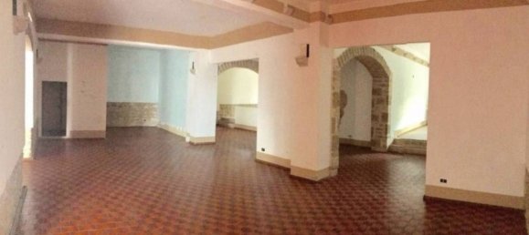 Propiedad comercial de 2 habitaciónes en Fondi, Italy No. 32629 5