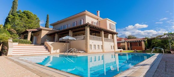 5 bedrooms Villa in Limassol, Cyprus No. 10231 2