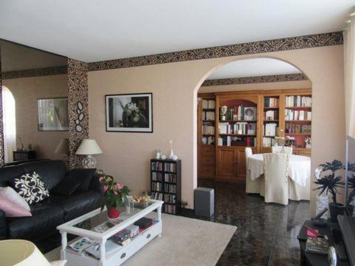 3 bedrooms Condo in Franconville, France No. 34622