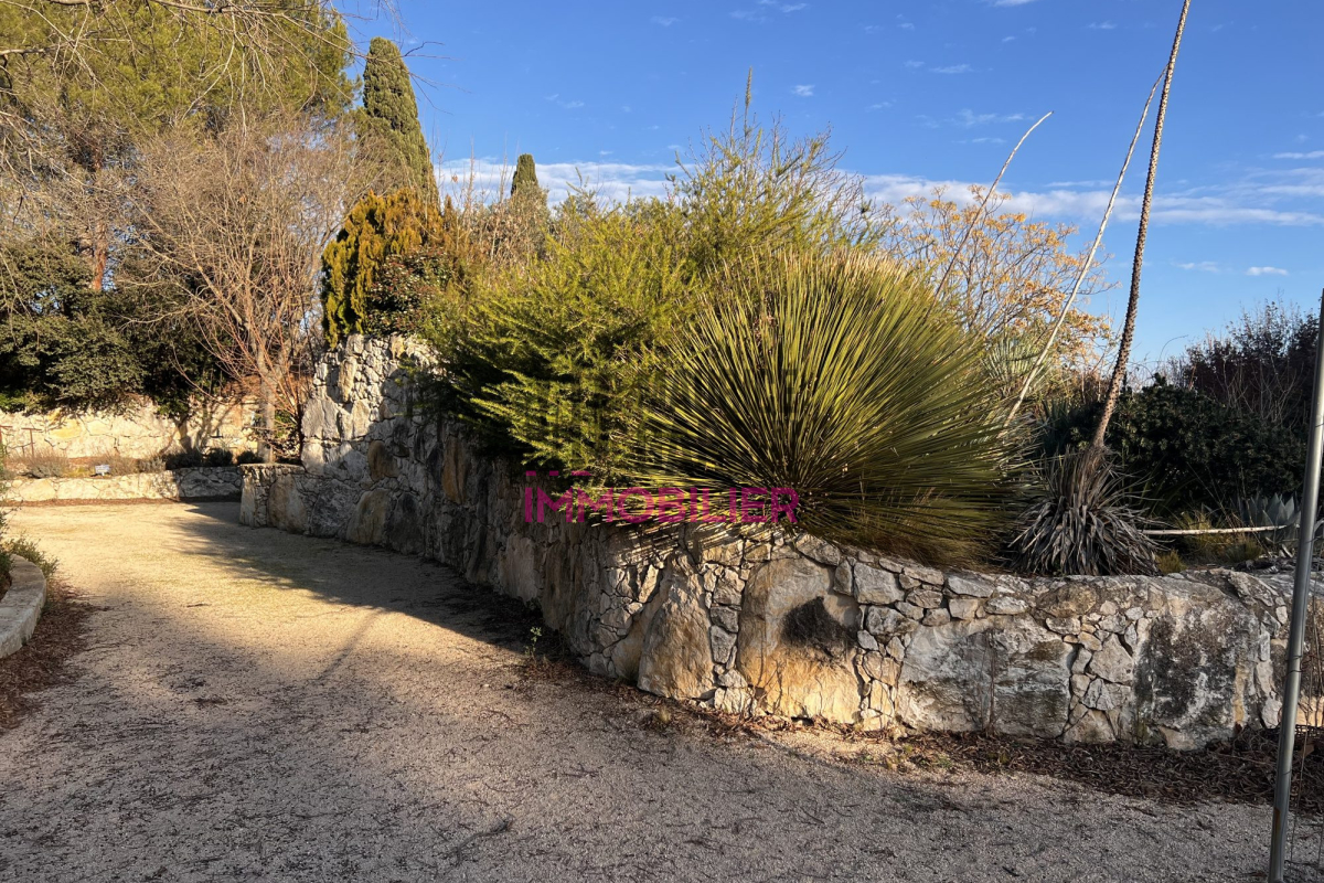 29628m² Land in Graveson, France No. 111674