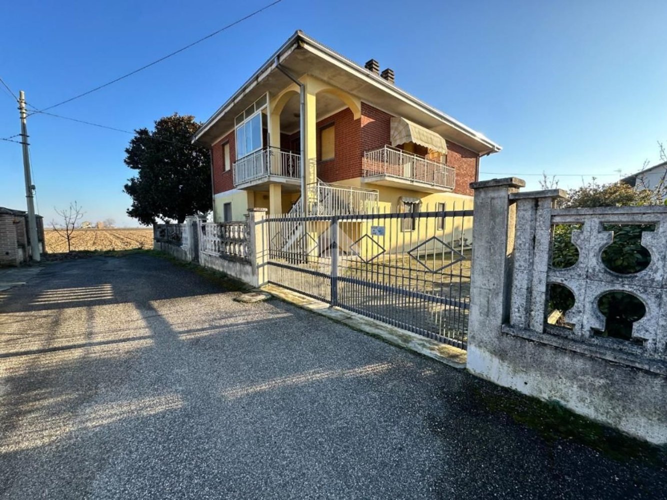 8 rooms Villa in Bianzè, Italy No. 77367