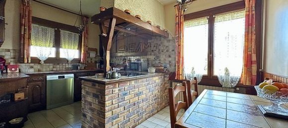 4 bedrooms House in Senlis, France No. 310320 4