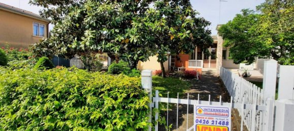 2 bedrooms Villa in Adria, Italy No. 84179 2