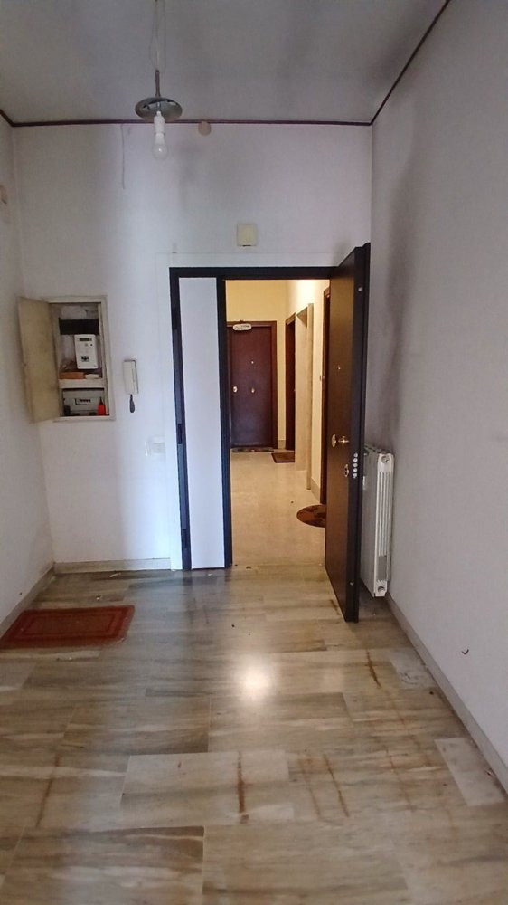 3 rooms Apartment in Rome, Italy No. 278815