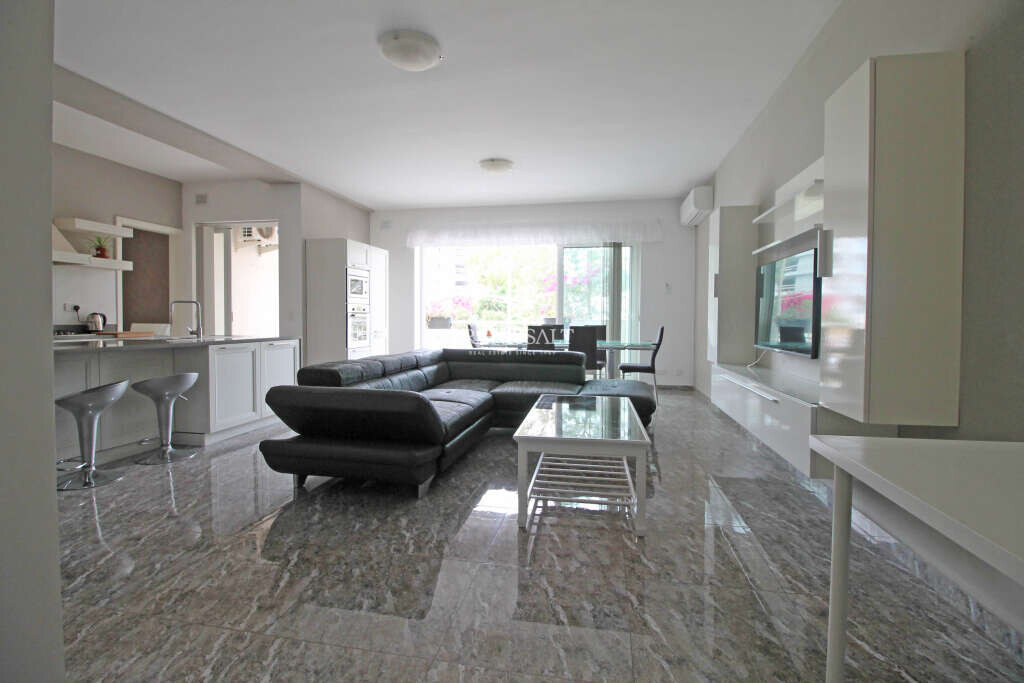 Apartamento de 3 dormitorios en Swieqi, Malta No. 3788