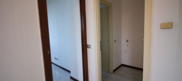 Apartamento de 2 habitaciónes en Cardano al Campo, Italy No. 334182 11
