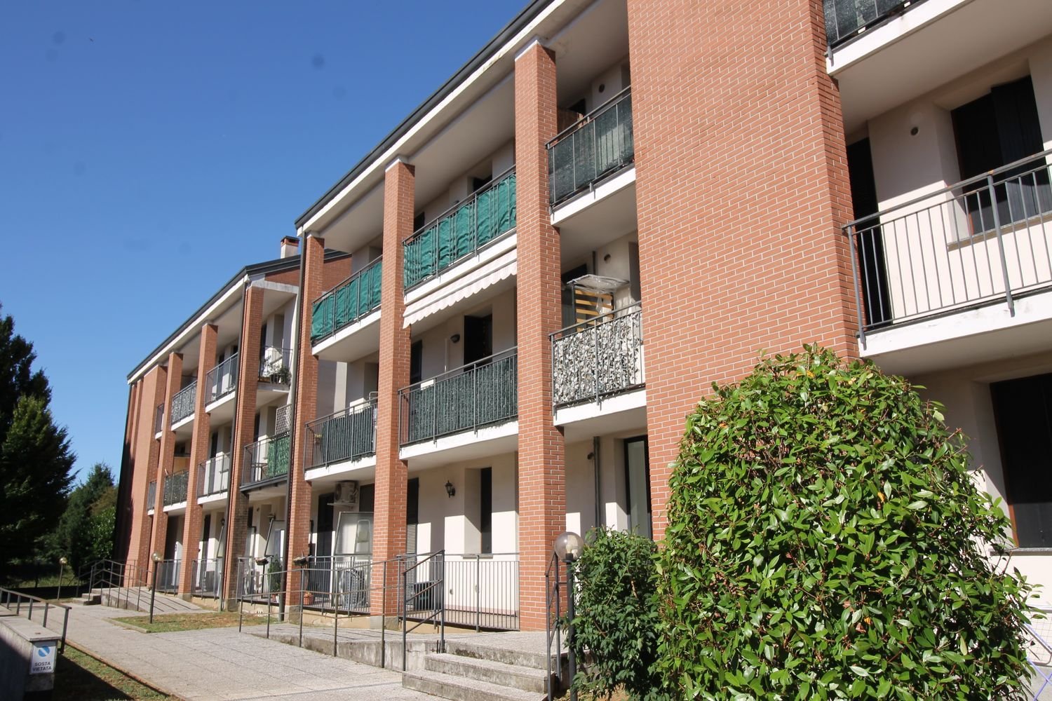 Apartamento de 2 habitaciónes en Cardano al Campo, Italy No. 334182