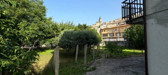 3 Schlafzimmer Villa in Gualdo Tadino, Italy, Nr. 63960 7