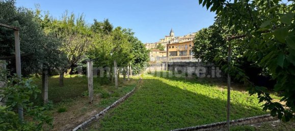3 Schlafzimmer Villa in Gualdo Tadino, Italy, Nr. 63960 8