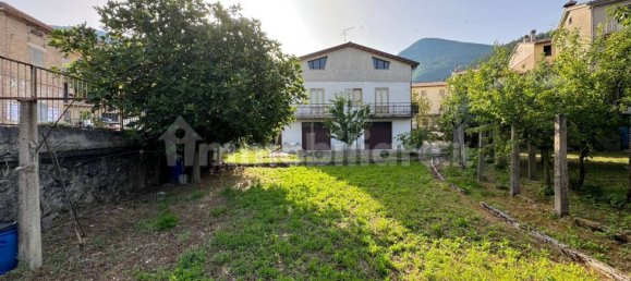 3 Schlafzimmer Villa in Gualdo Tadino, Italy, Nr. 63960 2