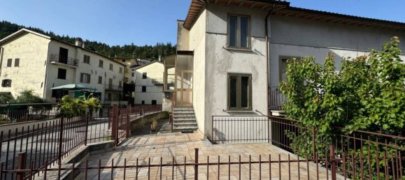 3 Schlafzimmer Villa in Gualdo Tadino, Italy, Nr. 63960 4