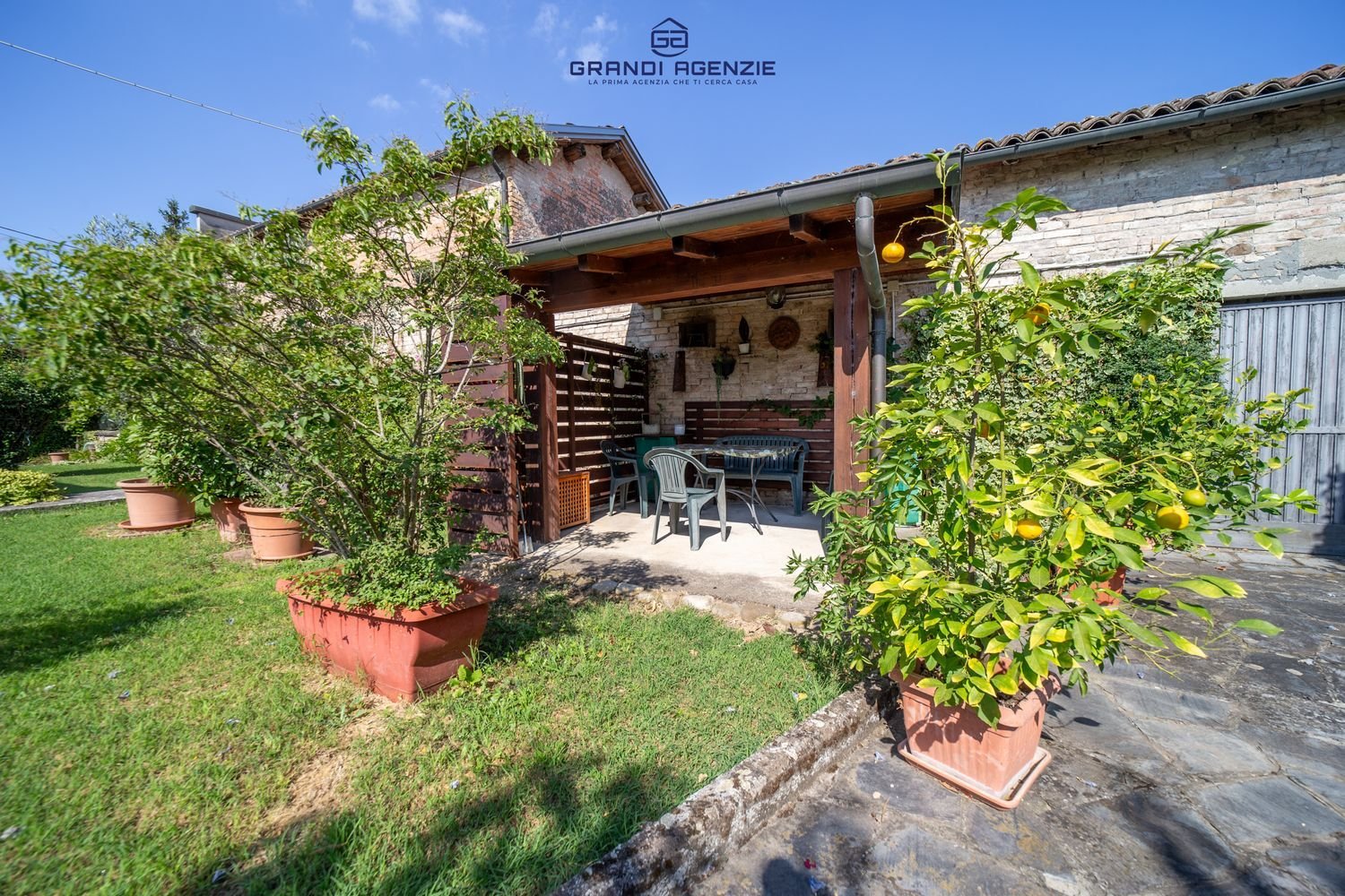 Villa de 4 habitaciónes en Parma, Italy No. 22316